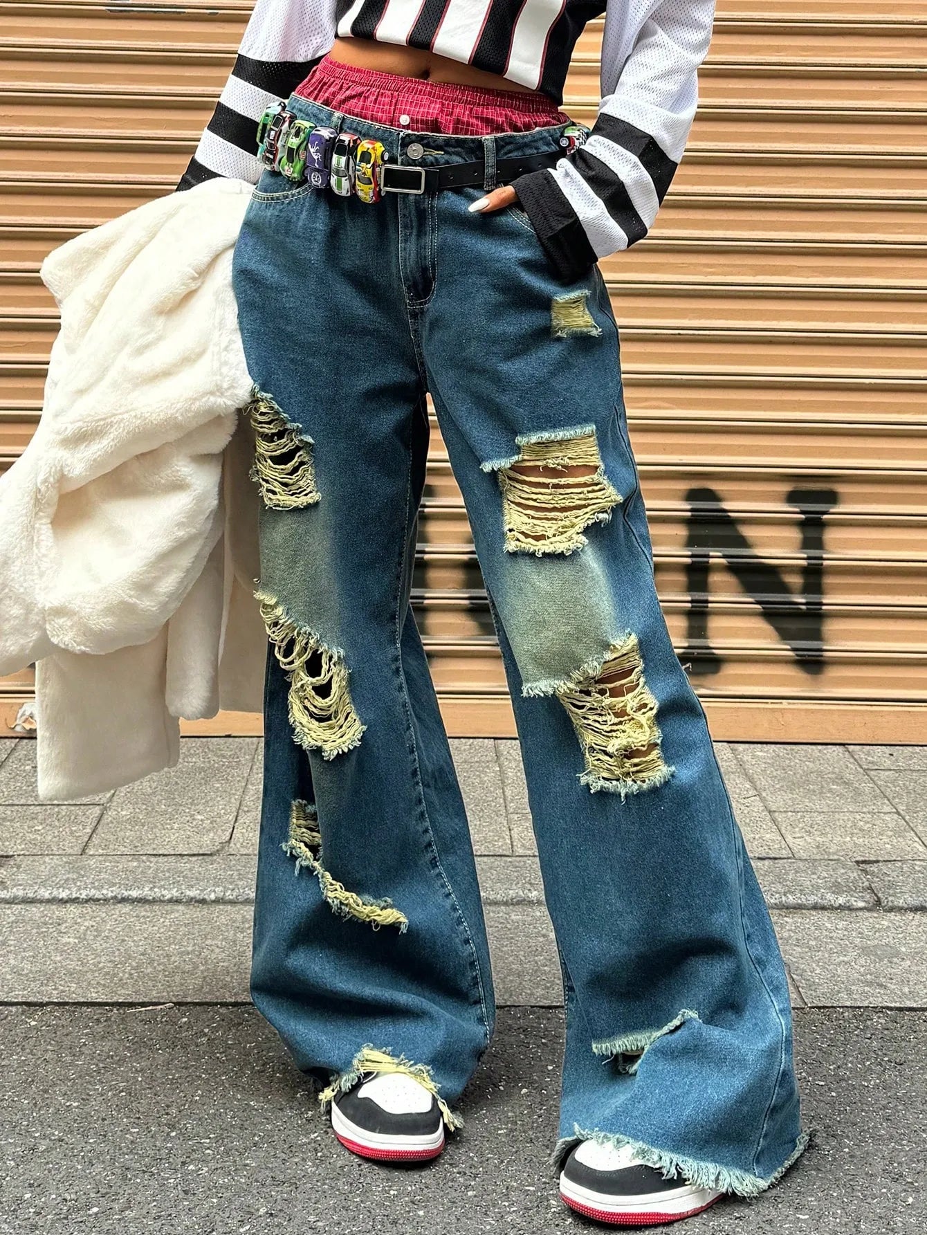 Jeans Donna Y2K Vita Alta con Strappi e Orlo a Taglio Vivo – Denim Streetwear per Look Urban e Ribelle