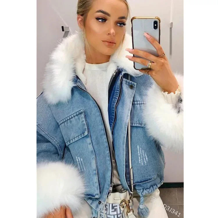 Giacca denim corta con collo in pelliccia sintetica donna – giubbotto fur collar trendy 2025