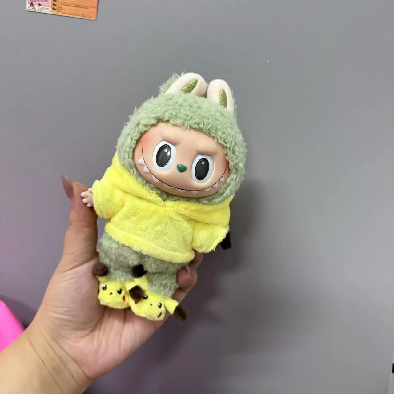 Set di abbigliamento per bambola Labubu da 17 cm – Tuta Pikachu con cappuccio e accessori