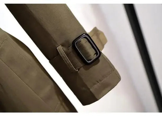 Cappotto lungo donna 2025 – giacca British style a lunghezza media con cintura, effetto snellente e versatilità quotidiana