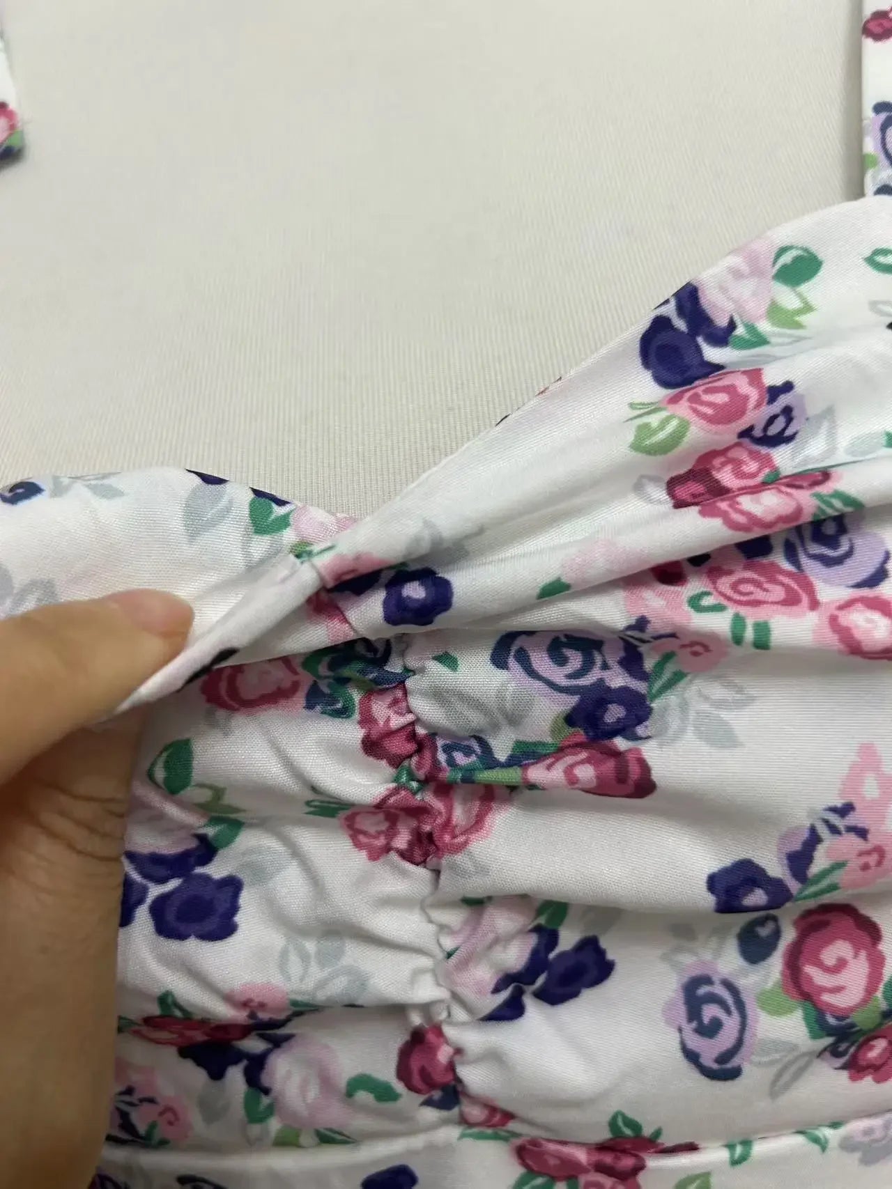 Abito mini estivo 2025 con stampa, scollo halter, spalline regolabili – Vestito donna fresco e unico