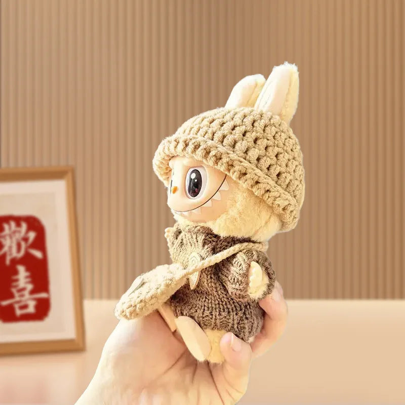 Set di abbigliamento lavorato a mano per bambola Labubu da 17 cm – Maglione, cappello e zaino