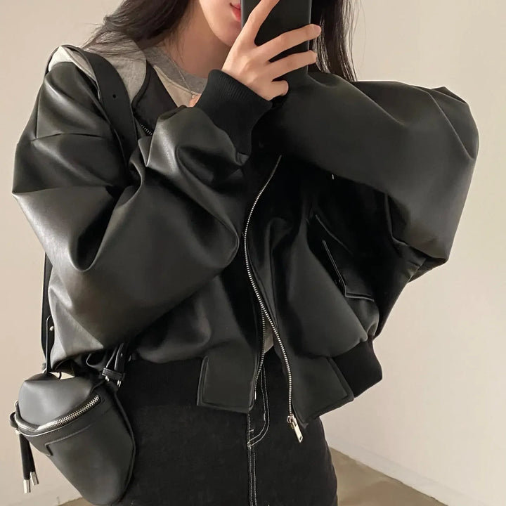 Giacca in pelle donna stile vintage – Giubbotto corto con zip, cappuccio, tasche doppie, taglio ampio e versatile per autunno e inverno