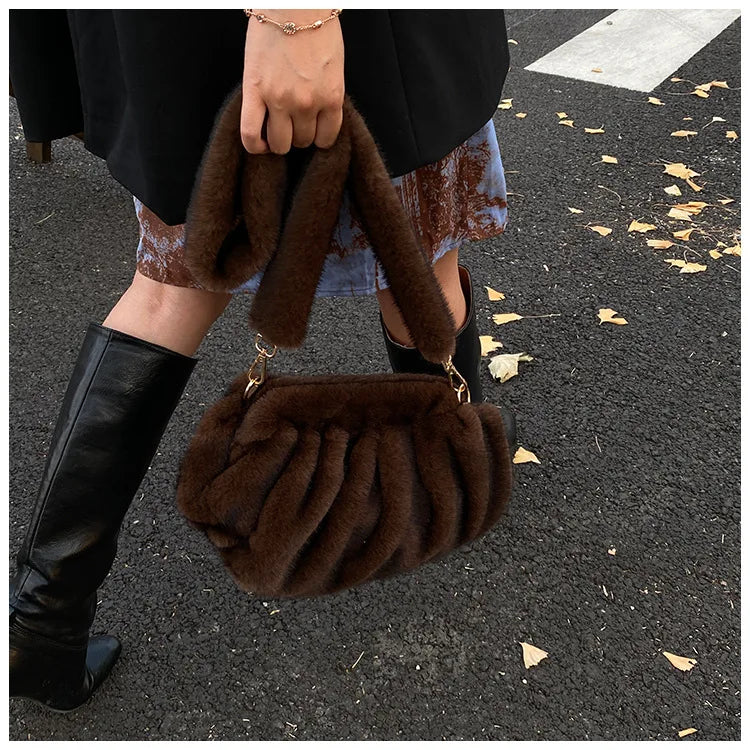 Borsa Crossbody Fluffy Cloud in Ecopelliccia – Clutch Imbottita d’Inverno per Donna, Versatile e Morbida