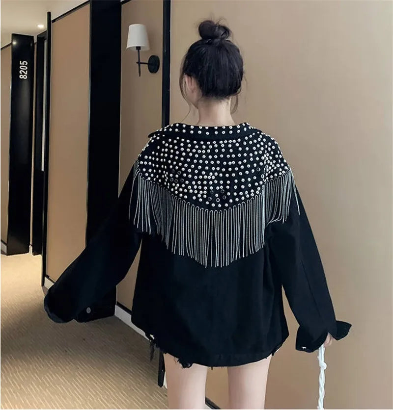 Giacca jeans con borchie, catenelle e frange donna – denim corto stile streetwear autunno/inverno 2025