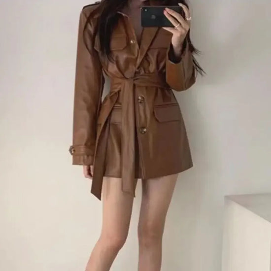 Giacca in Pelle Donna – Design Slim a Vita Stretta  per Autunno/Inverno