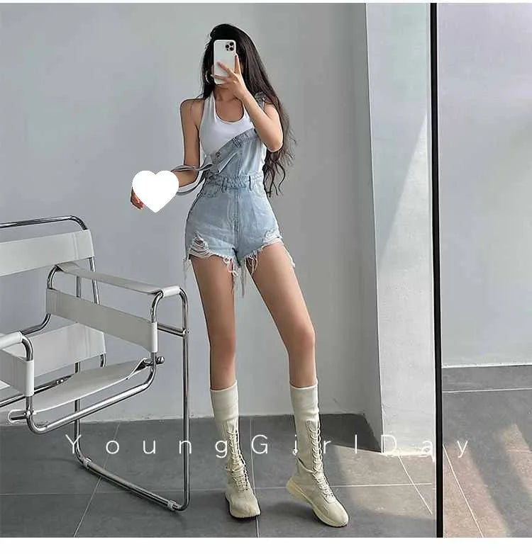 Salopette donna estiva in denim vita alta, strappi – overall shorts effetto slanciato