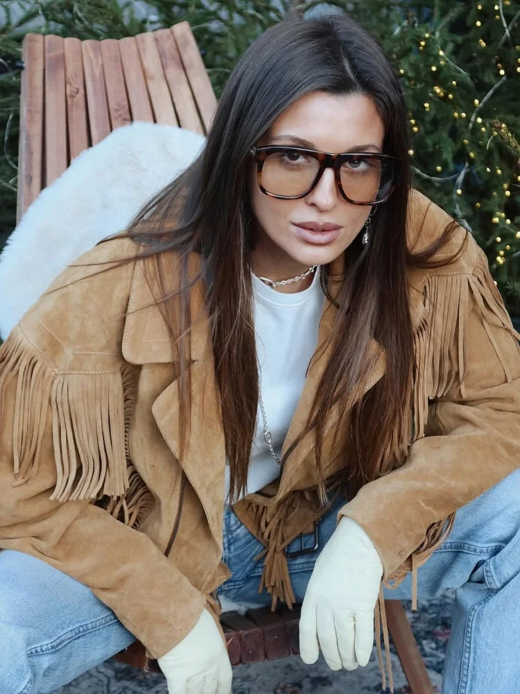 Giacca corta marrone con collo a revers e frange – stile boho retrò 2025