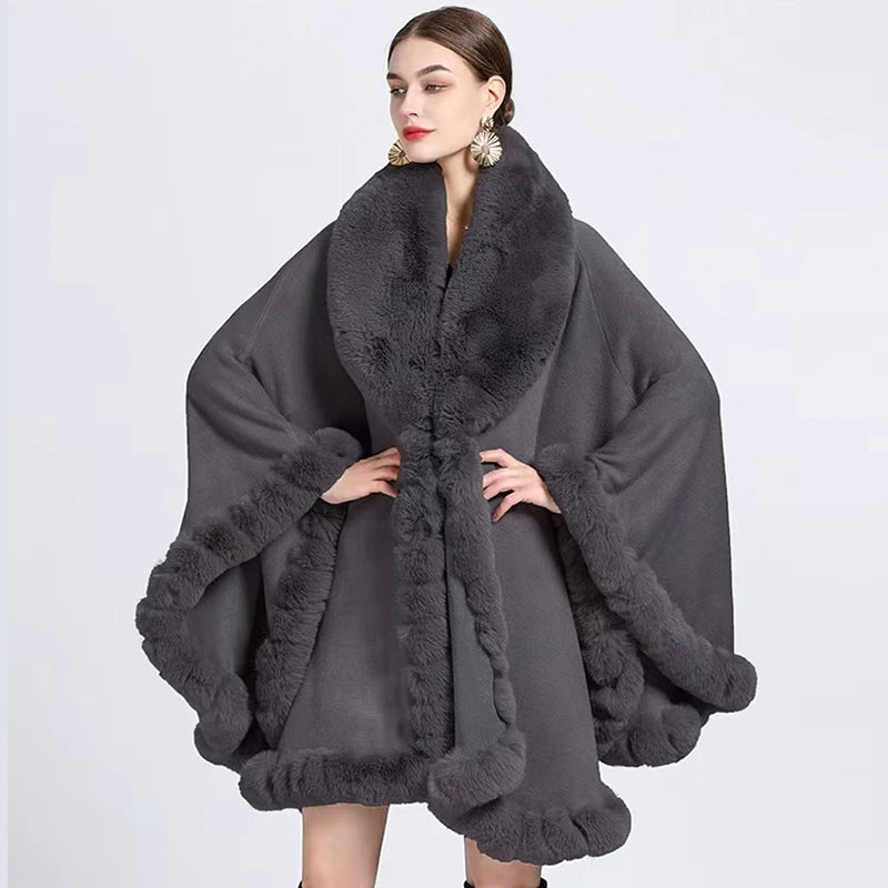 Mantella donna con bordo in pelliccia sintetica