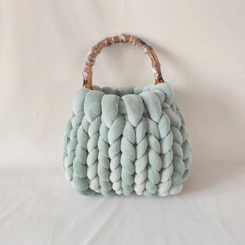 Borsa lavorata a mano in lana islandese super-spessa Yingzi – hand-knitted Icelandic wool bag trendy & artigianale
