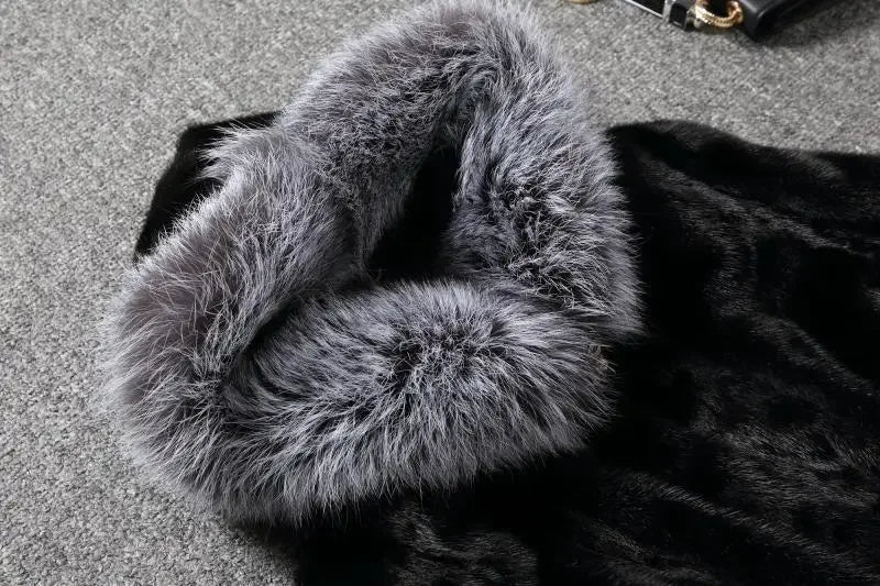 Cappotto lungo in pelliccia sintetica con cappuccio – giacca maxi donna calda e lussuosa per l'inverno 2025