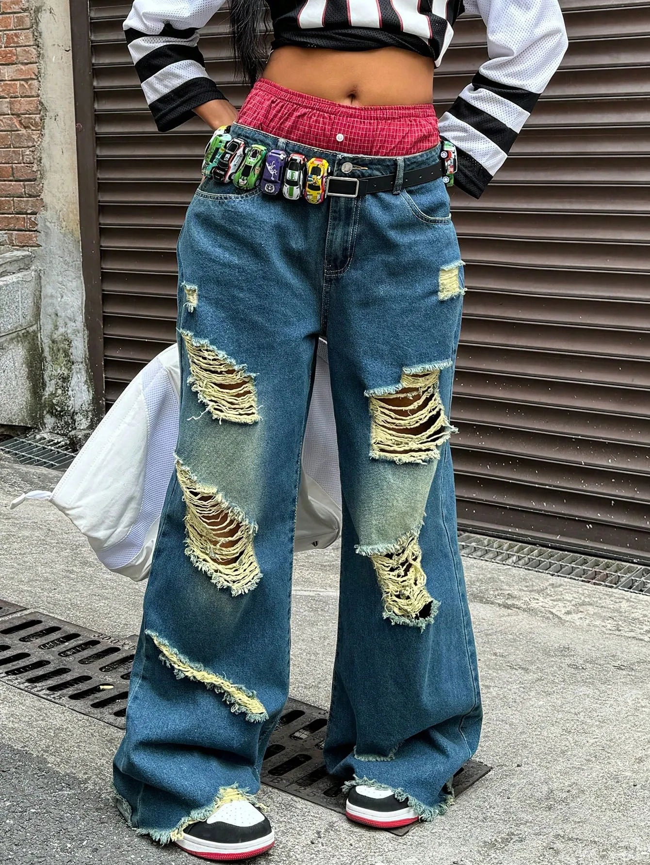 Jeans Donna Y2K Vita Alta con Strappi e Orlo a Taglio Vivo – Denim Streetwear per Look Urban e Ribelle