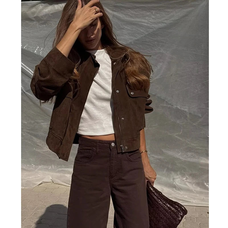Giacca donna con grandi tasche, zip e collo alto - foto 3 della galleria