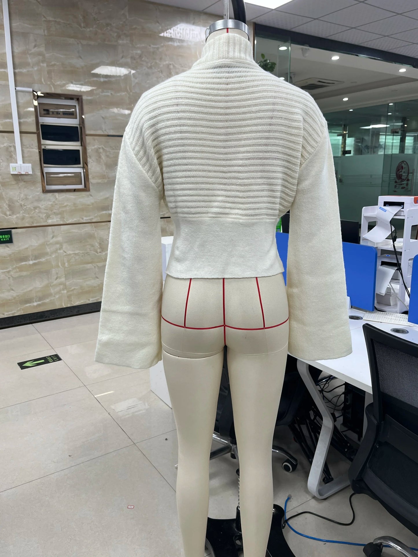 Maglione Y2K vintage da donna con scollo a V e collo revers – Slim fit knitwear retrò 2000s