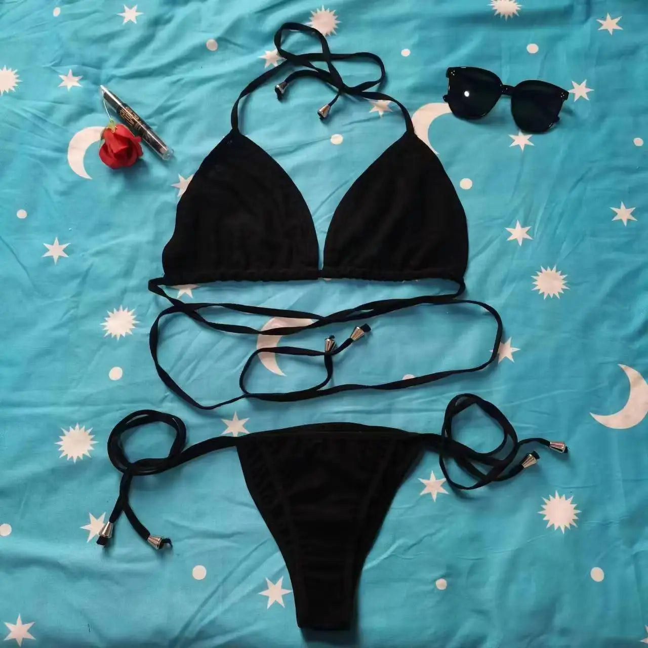 Bikini String Semi-Trasparente – Abbronzatura Uniforme sotto il costume da bagno