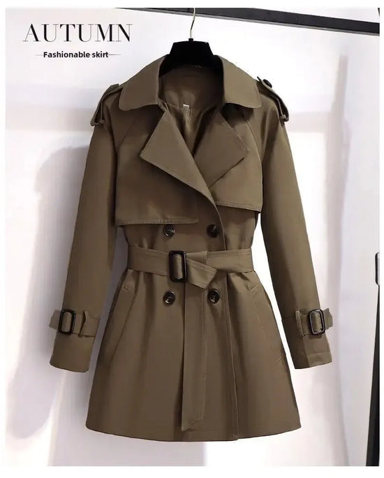 Cappotto lungo donna 2025 – giacca British style a lunghezza media con cintura, effetto snellente e versatilità quotidiana