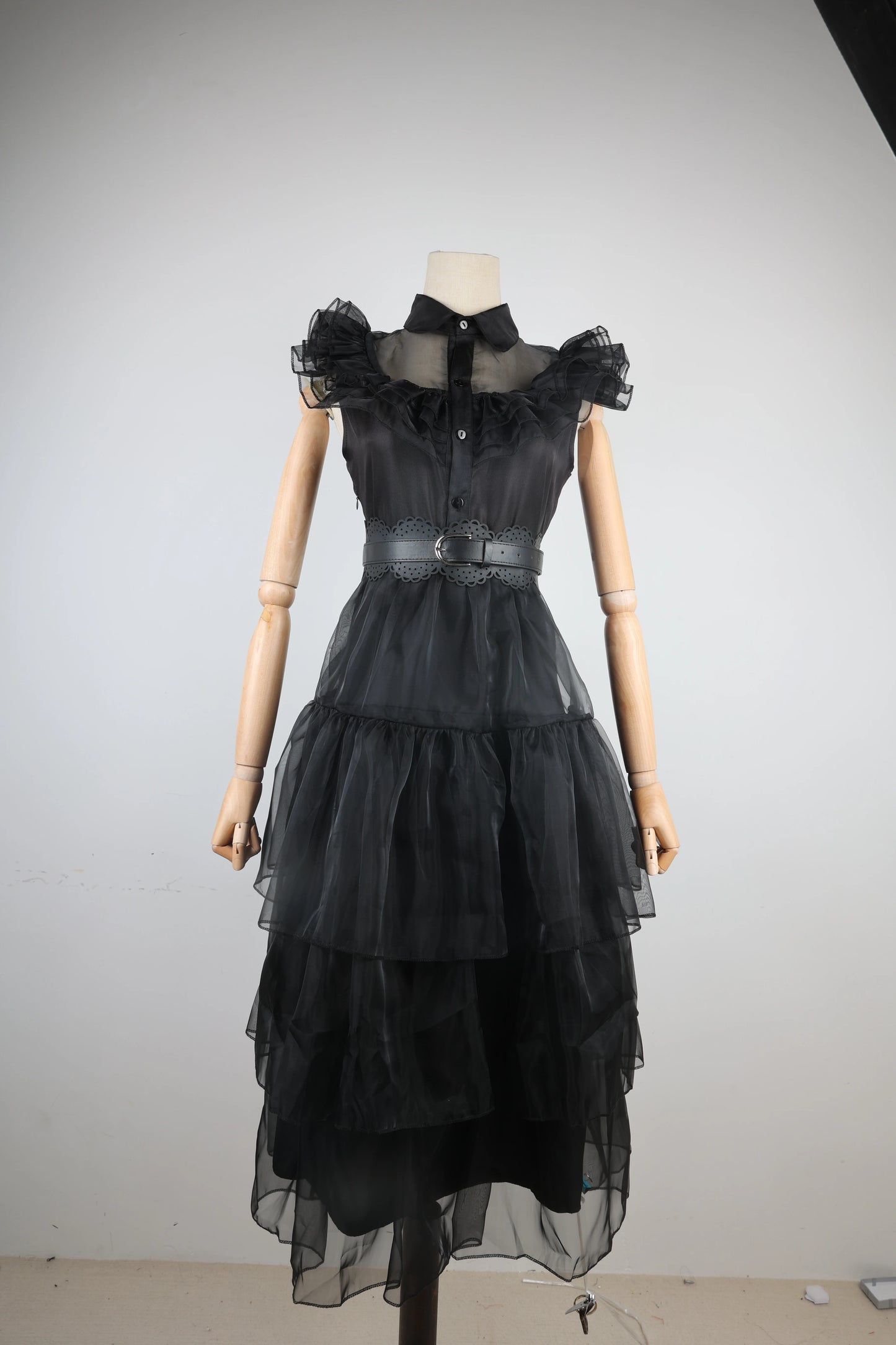Costume Halloween Wednesday Addams 2025 ‒ abito nero elegante con pizzo & cut-out per party e role play