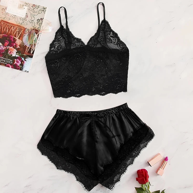 Completo Pigiama Sexy in Pizzo – Bralette e Shorts Coordinati 2 pezzi