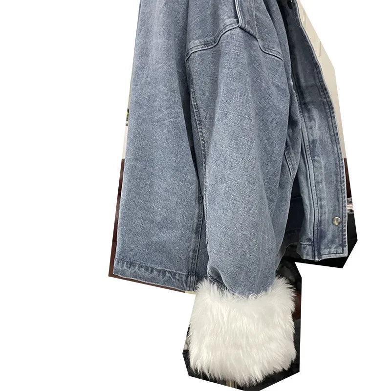 Giacca denim corta con collo in pelliccia sintetica donna – giubbotto fur collar trendy 2025