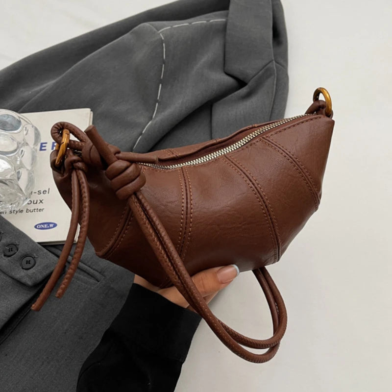 Borsetta baguette crossbody in velluto 2025 – stile western, zip e look raffinato minimal