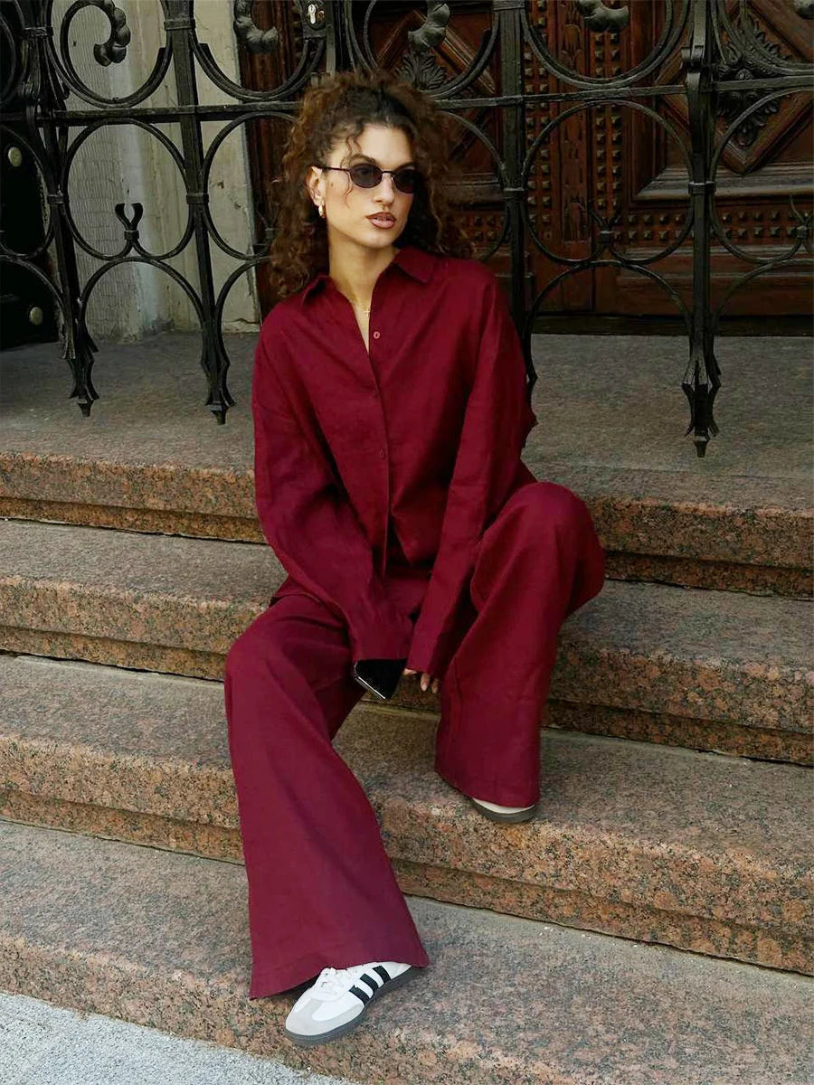 Completo da donna – camicia colletto revers e pantaloni elasticizzati casual-cozy