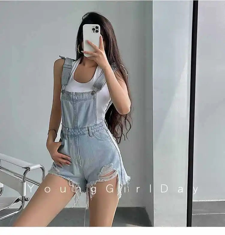 Salopette donna estiva in denim vita alta, strappi – overall shorts effetto slanciato