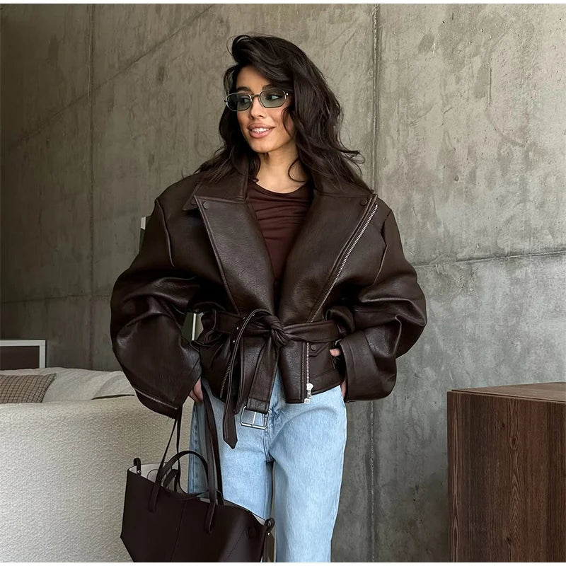 Giacca bomber donna marrone vintage con collo a rever, cintura e zip ‒ outerwear street chic autunno/inverno 2025