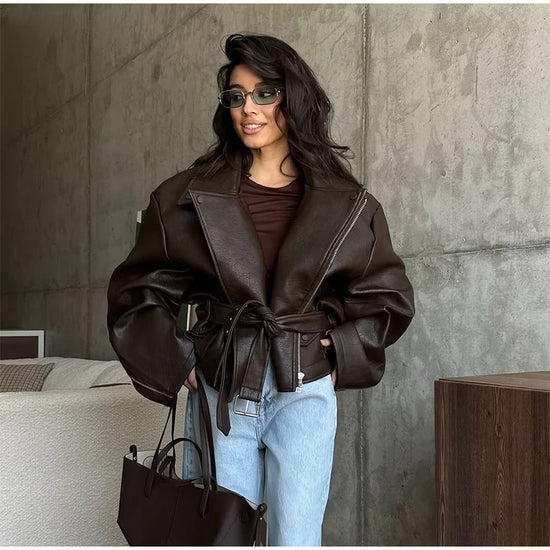 Giacca bomber donna marrone vintage con collo a rever, cintura e zip ‒ outerwear street chic autunno/inverno 2025