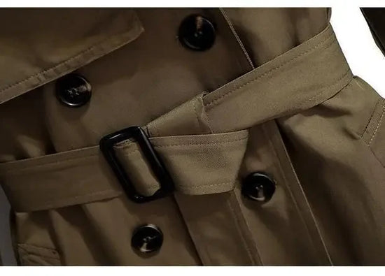 Cappotto lungo donna 2025 – giacca British style a lunghezza media con cintura, effetto snellente e versatilità quotidiana