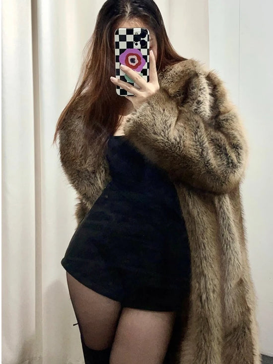 Cappotto lungo donna in pelo sintetico – pelliccia finta morbida, over-fit e lussuoso per inverno 2025
