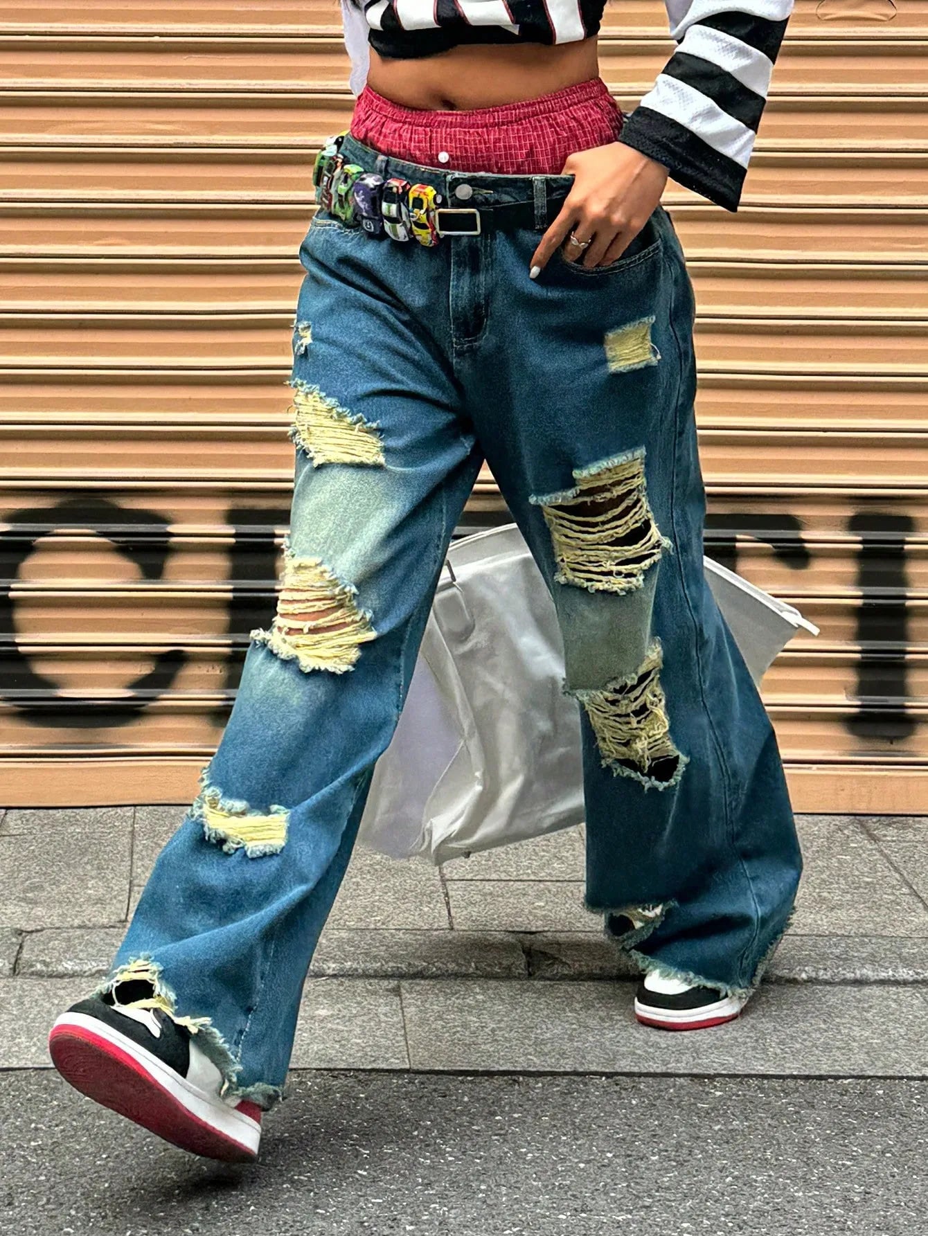Jeans Donna Y2K Vita Alta con Strappi e Orlo a Taglio Vivo – Denim Streetwear per Look Urban e Ribelle
