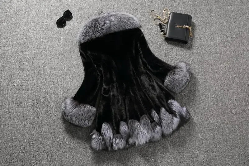 Cappotto lungo in pelliccia sintetica con cappuccio – giacca maxi donna calda e lussuosa per l'inverno 2025