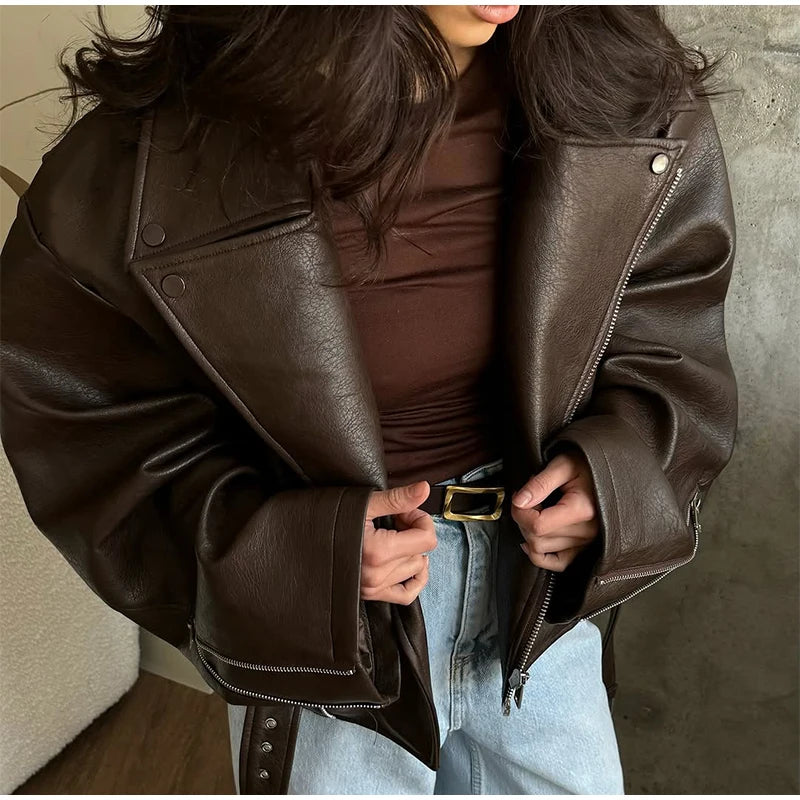 Giacca bomber donna marrone vintage con collo a rever, cintura e zip ‒ outerwear street chic autunno/inverno 2025