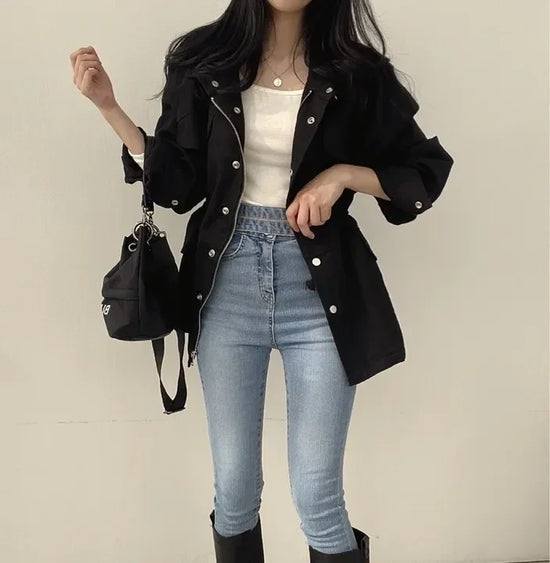 Giacca utility donna retro ‒ jacket con coulisse in vita, tasche, look chic autunno 2025
