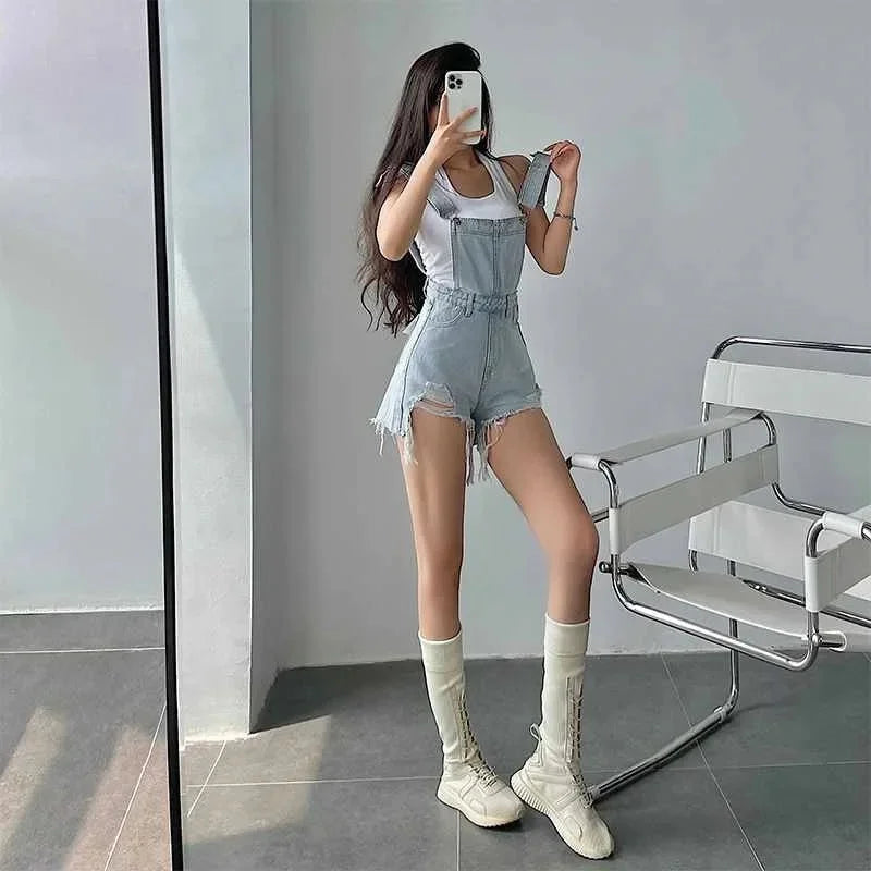 Salopette donna estiva in denim vita alta, strappi – overall shorts effetto slanciato