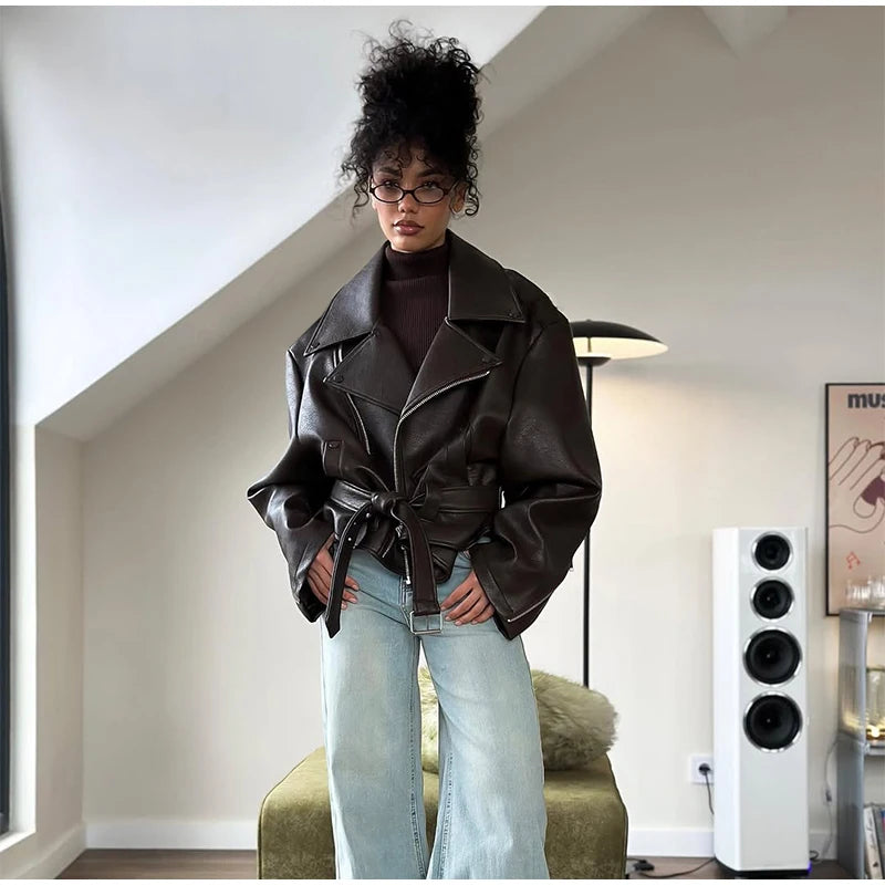 Giacca bomber donna marrone vintage con collo a rever, cintura e zip ‒ outerwear street chic autunno/inverno 2025