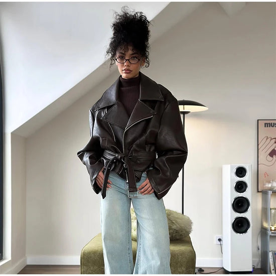 Giacca bomber donna marrone vintage con collo a rever, cintura e zip ‒ outerwear street chic autunno/inverno 2025