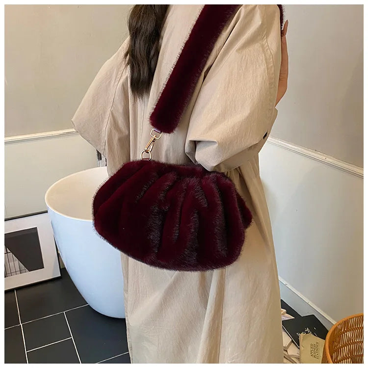 Borsa Crossbody Fluffy Cloud in Ecopelliccia – Clutch Imbottita d’Inverno per Donna, Versatile e Morbida