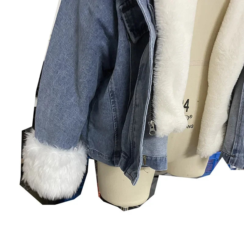 Giacca denim corta con collo in pelliccia sintetica donna – giubbotto fur collar trendy 2025