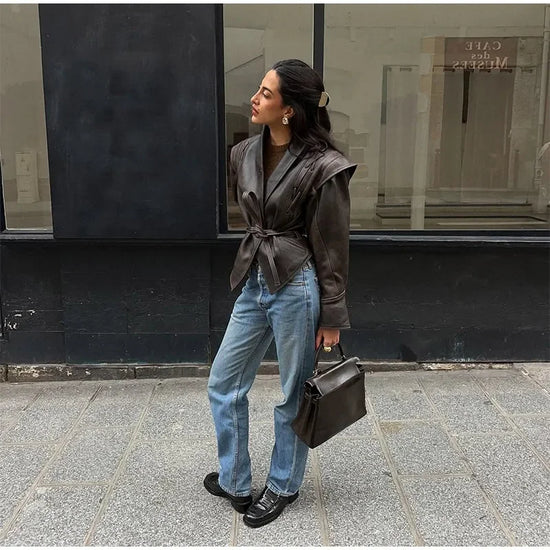 Giacca bomber donna marrone vintage con collo a rever, cintura e zip ‒ outerwear street chic autunno/inverno 2025