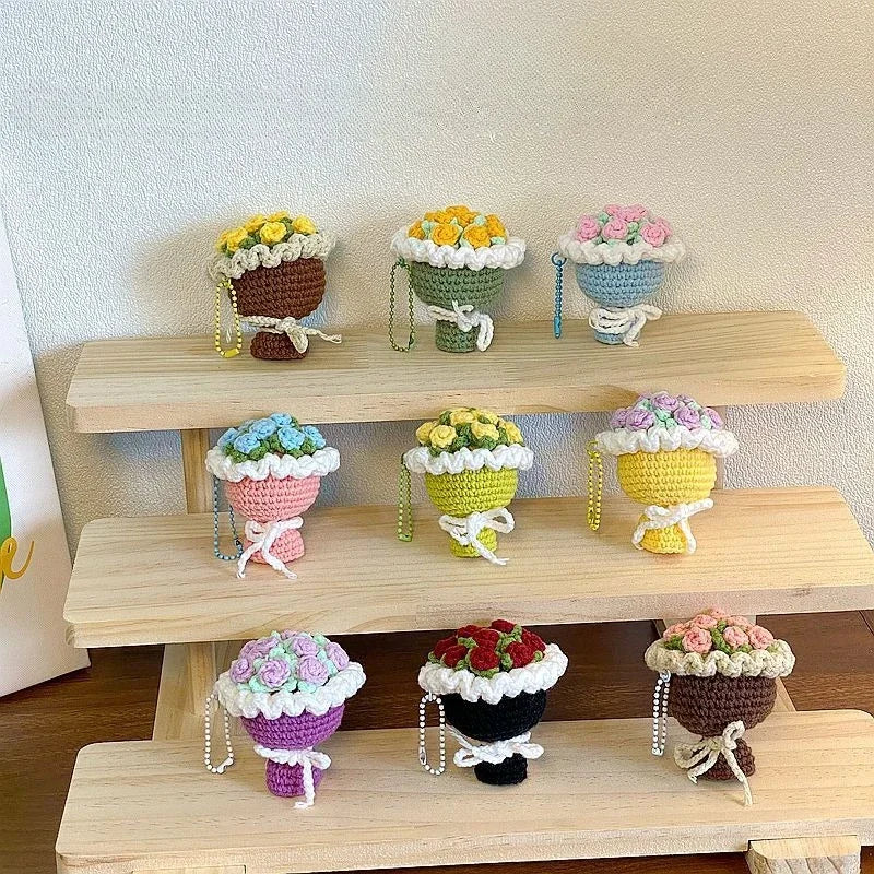 Portachiavi handmade a mini bouquet di fiori all’uncinetto – regalo dolce e artigianale