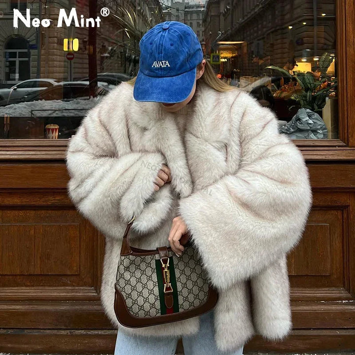 Cappotto oversize in ecopelliccia sfumata “Neo Mint” – faux fur coat donna caldo e fashion inverno 2025