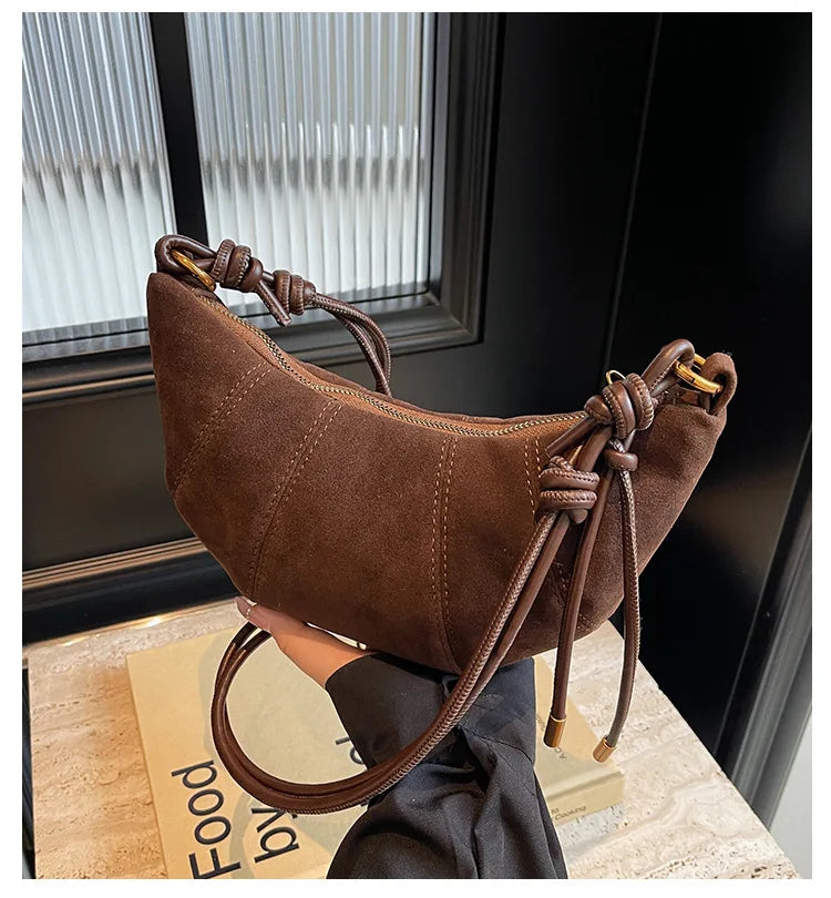 Borsetta baguette crossbody in velluto 2025 – stile western, zip e look raffinato minimal