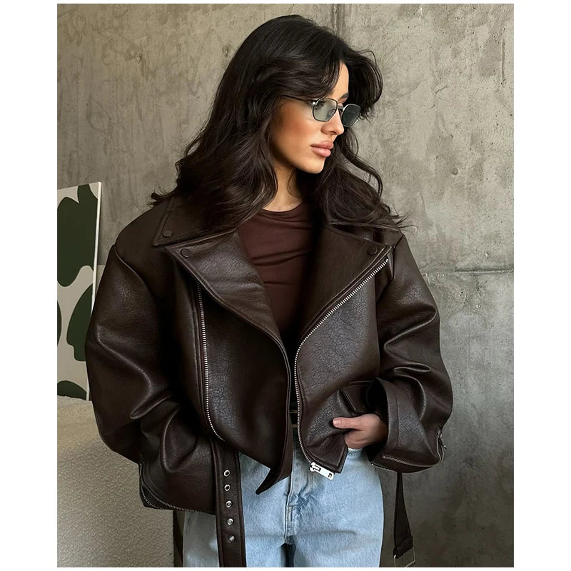 Giacca bomber donna marrone vintage con collo a rever, cintura e zip ‒ outerwear street chic autunno/inverno 2025