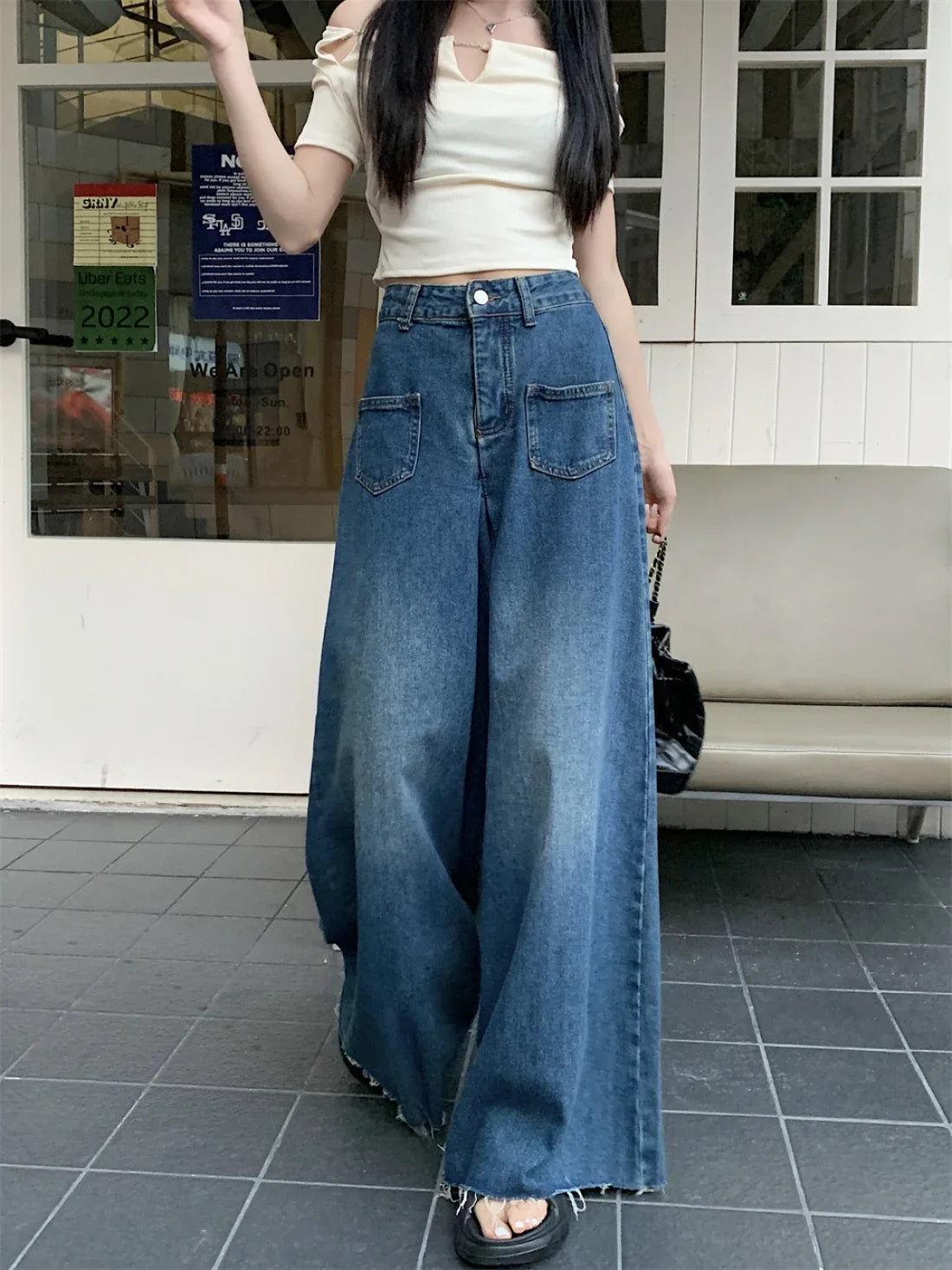 Baggy Jeans larghi a vita alta effetto corsetto: stile Y2K con un tocco retrò per look streetwear di tendenza