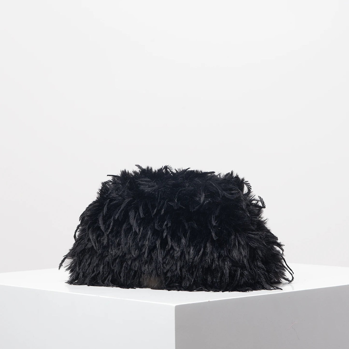 Clutch Y2K “Dopamine Style” in peluche candy-color – borsa da sera / clip bag fashion