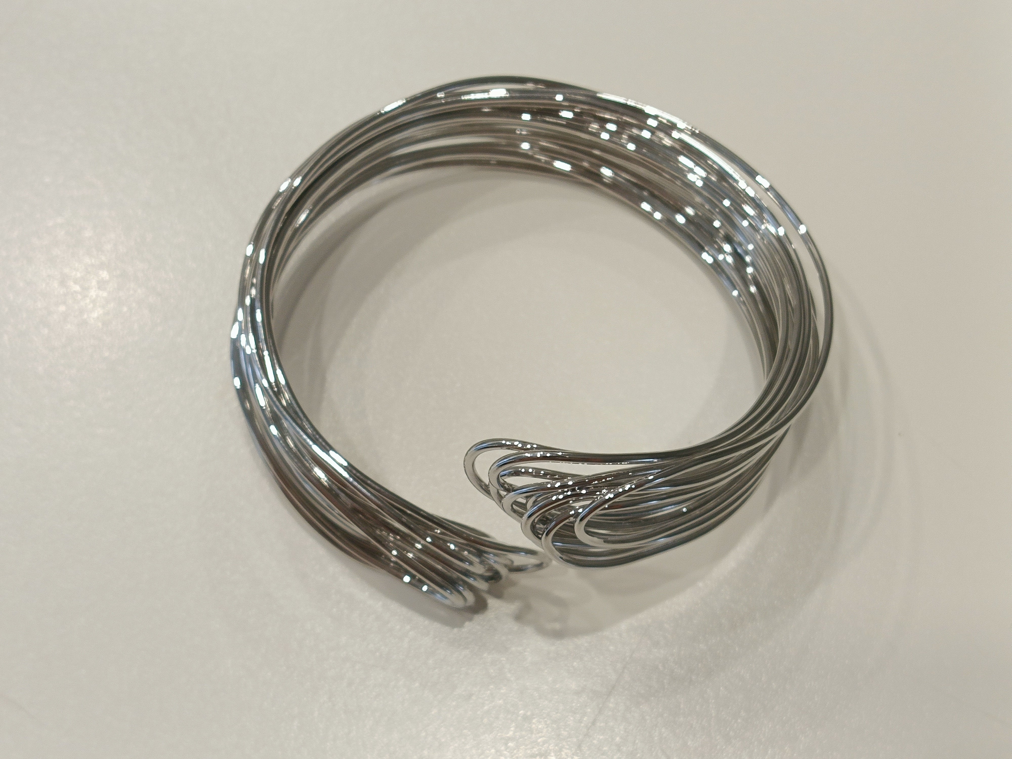 Bracciale rigido in acciaio in filo intrecciato