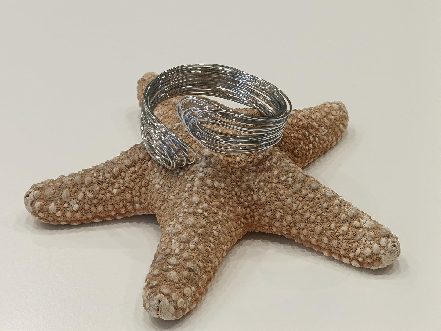 Bracciale rigido in acciaio in filo intrecciato