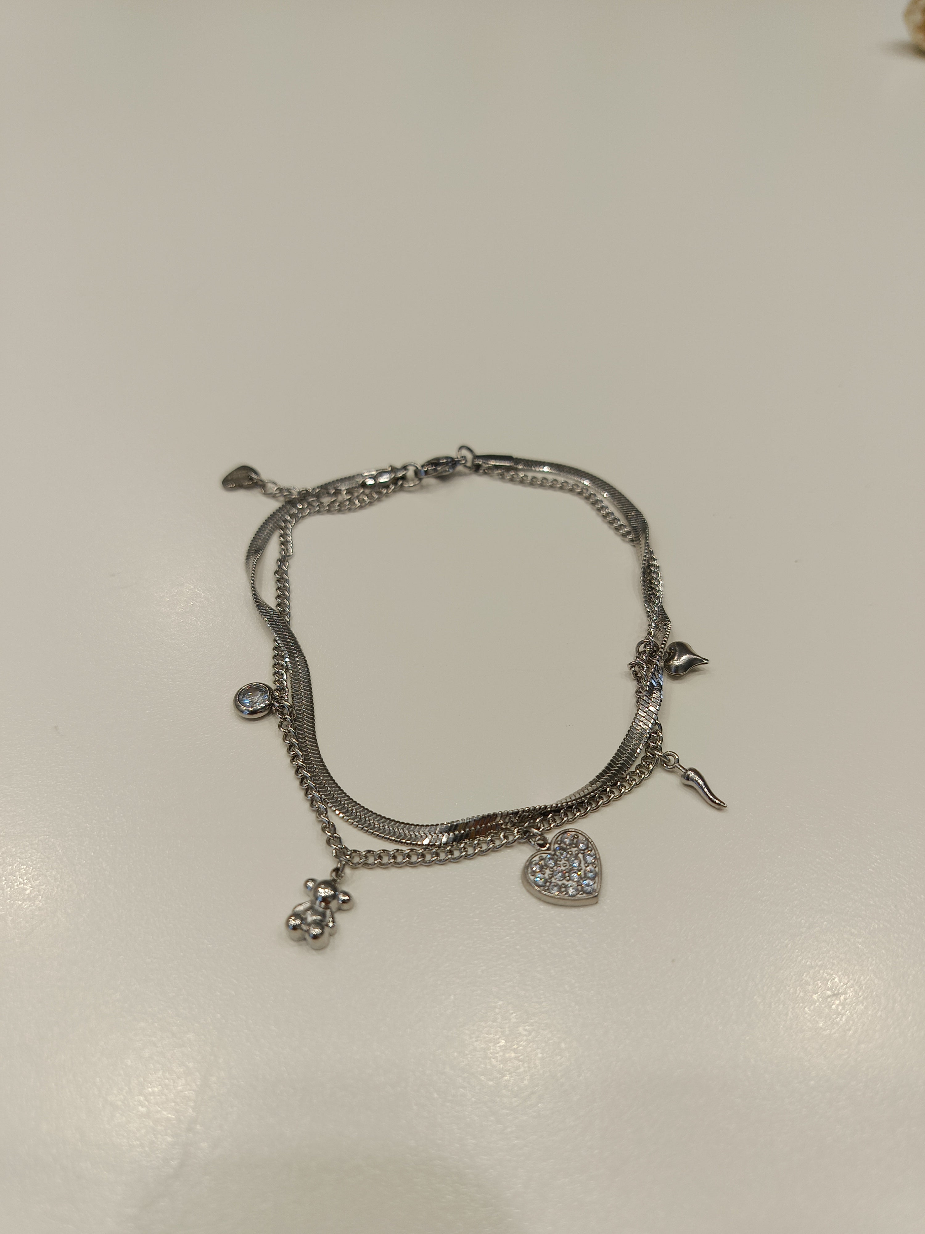 Bracciale Doppio in Acciaio con Ciondoli – Cuore, Orsetto e Dettagli Preziosi
