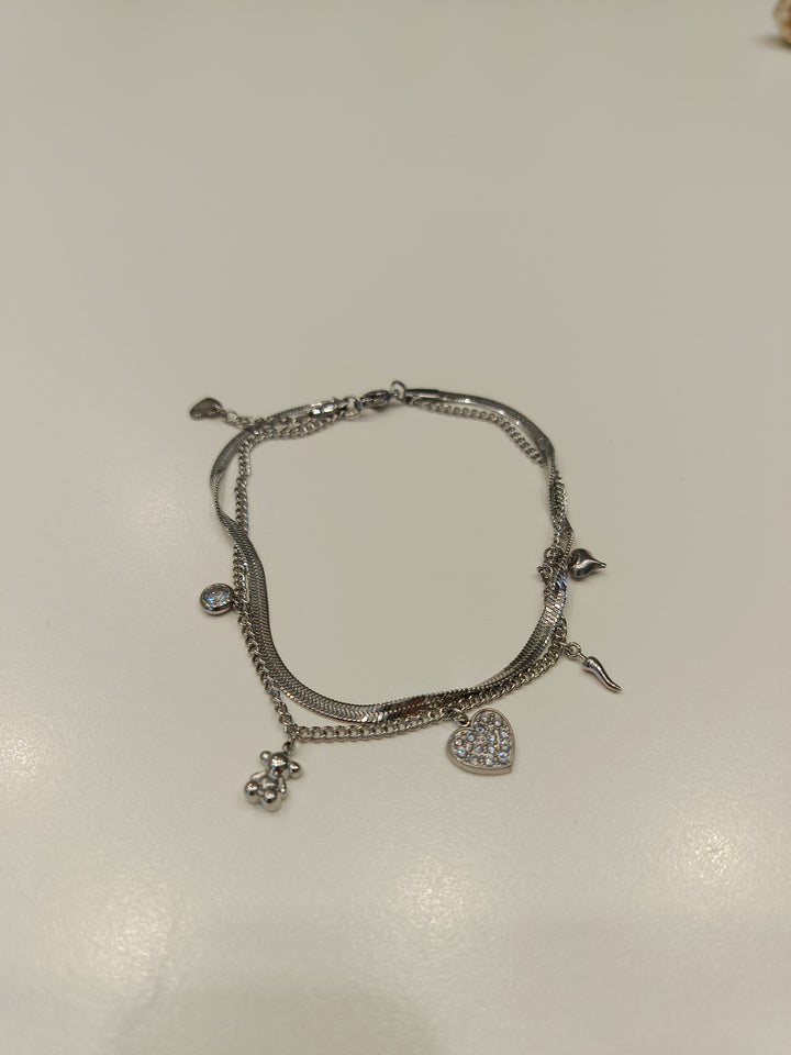 Bracciale Doppio in Acciaio con Ciondoli – Cuore, Orsetto e Dettagli Preziosi